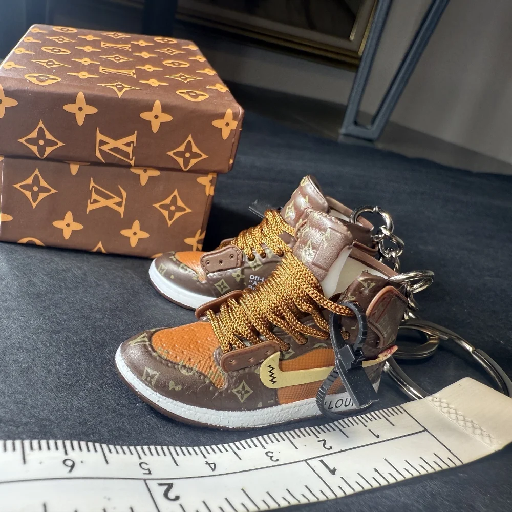 Luxe Inspired High-Top Pair Of Sneaker Keychains With Box! - Picture 12 of 12